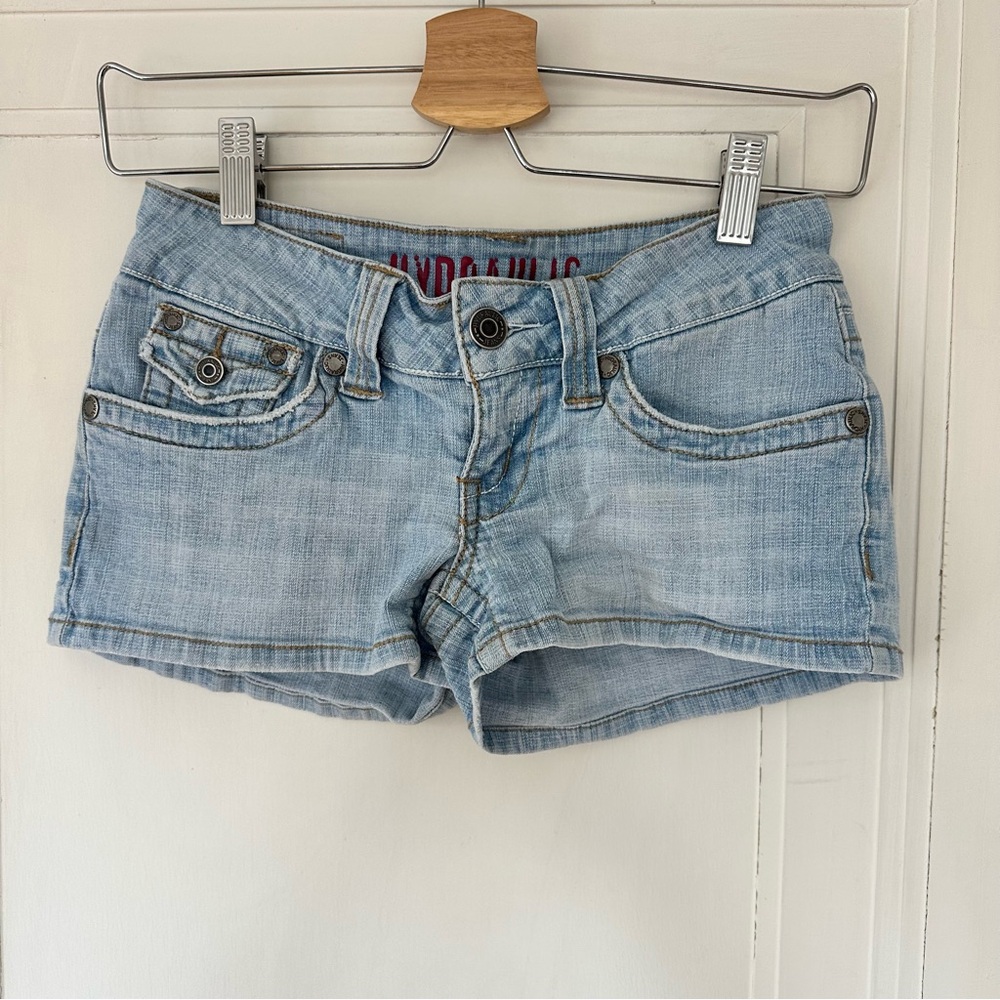 Hydraulic light wash shorts